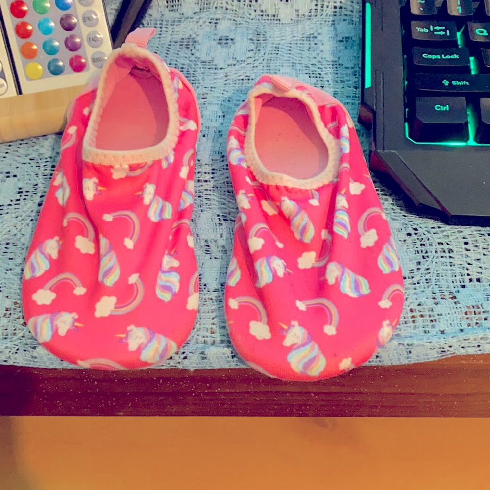 Swimming shoes
